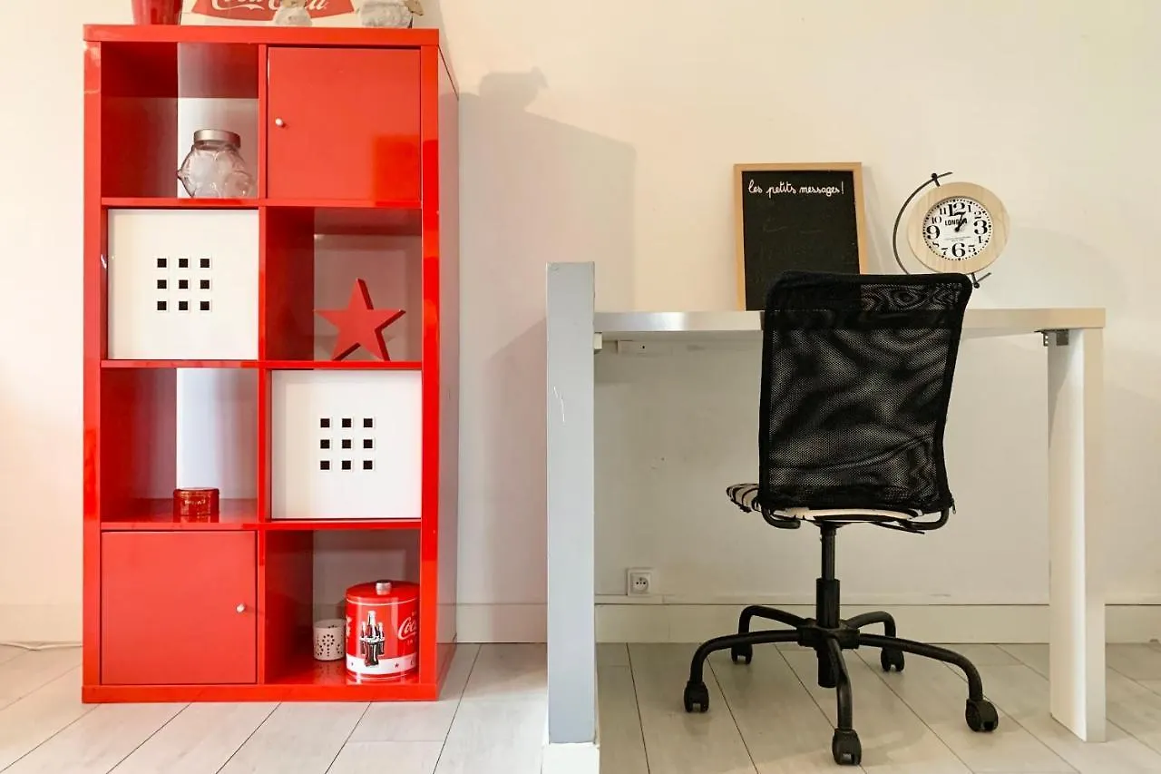 Appartement #D1 The Red One Studio Sofa Bed Near Gem Train Station Grenoble